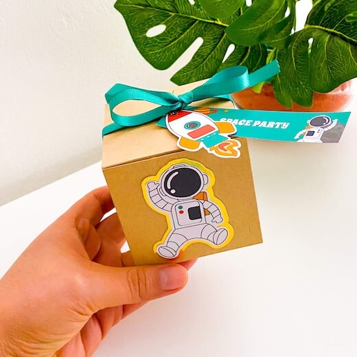 Un diseño fuera de este mundo para tu fiesta vista 1